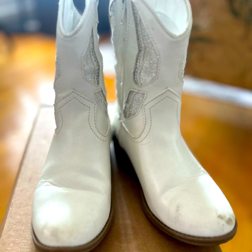 Worn once cowboy white boots size 3
